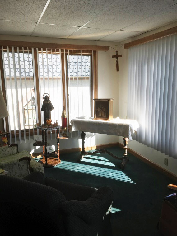 https://fscc-calledtobe.org/wp-content/uploads/2019/01/Franciscan-Sisters-Open-House-at-St.-Anne-Convent-Chassell-chapel.jpg