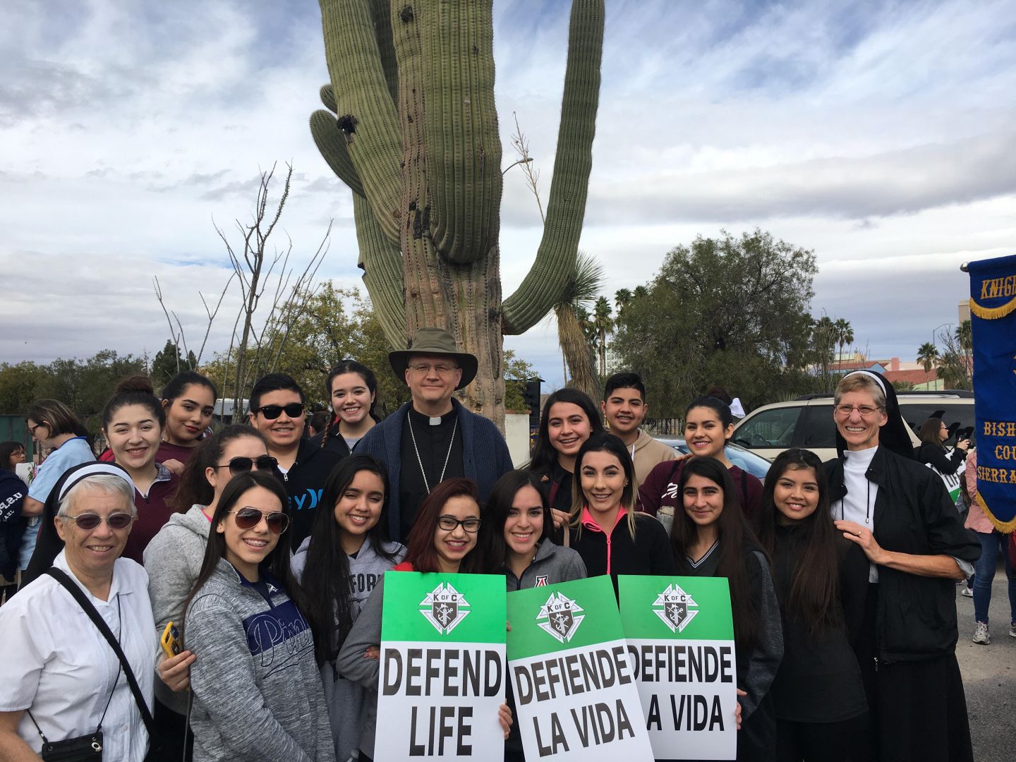 https://fscc-calledtobe.org/wp-content/uploads/2019/01/Franciscan-Sisters-serving-in-Tucson-and-students-at-San-Miguel-High-School-March-for-Life.jpg