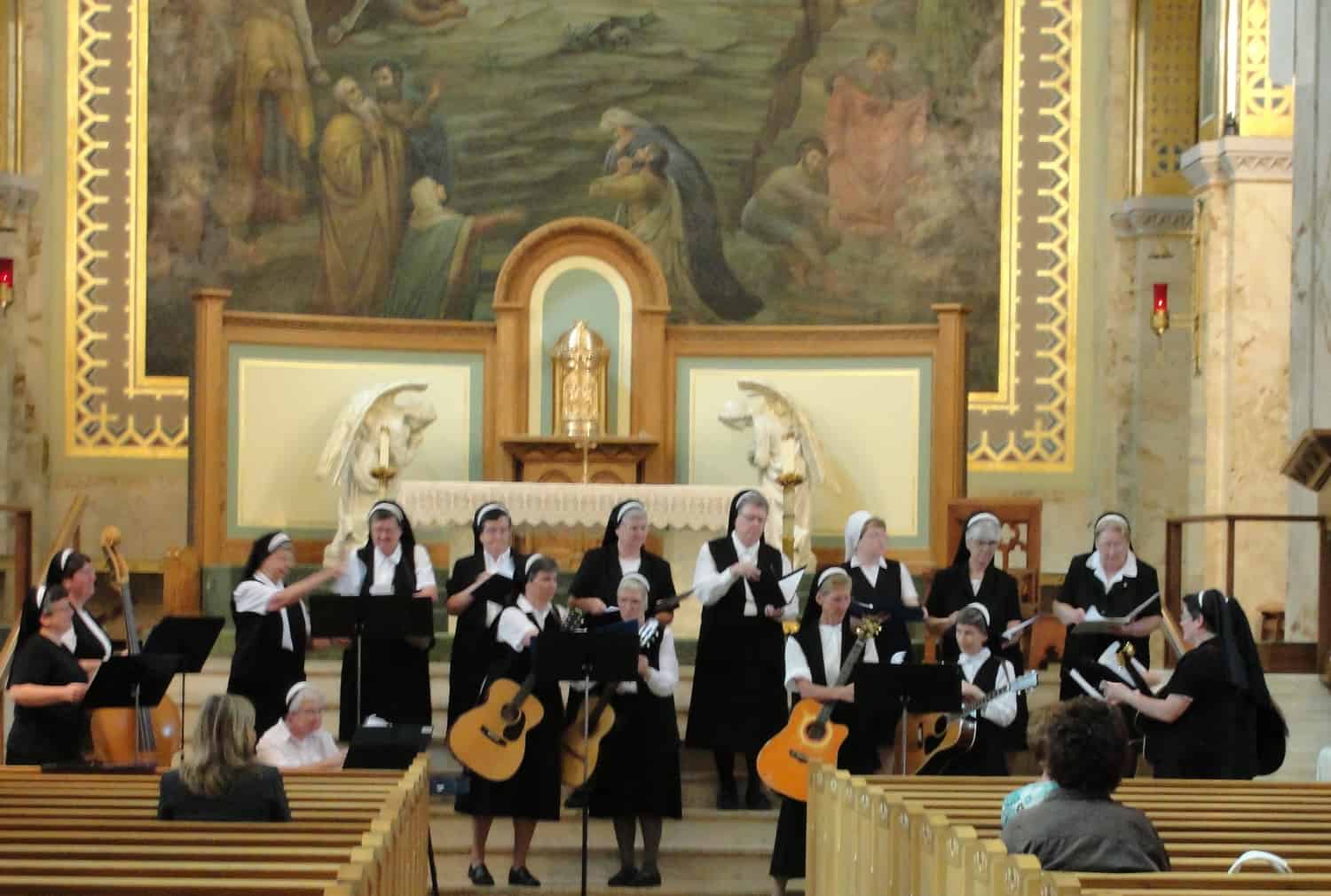https://fscc-calledtobe.org/wp-content/uploads/2019/01/Franciscan-Sisters-sing-at-St-Francis-Xavier-Cathedral-Green-Bay.jpg